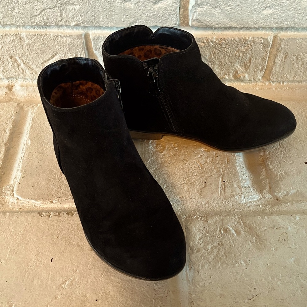 Cat & Jack- Girls’ Black Faux-Suede Boots